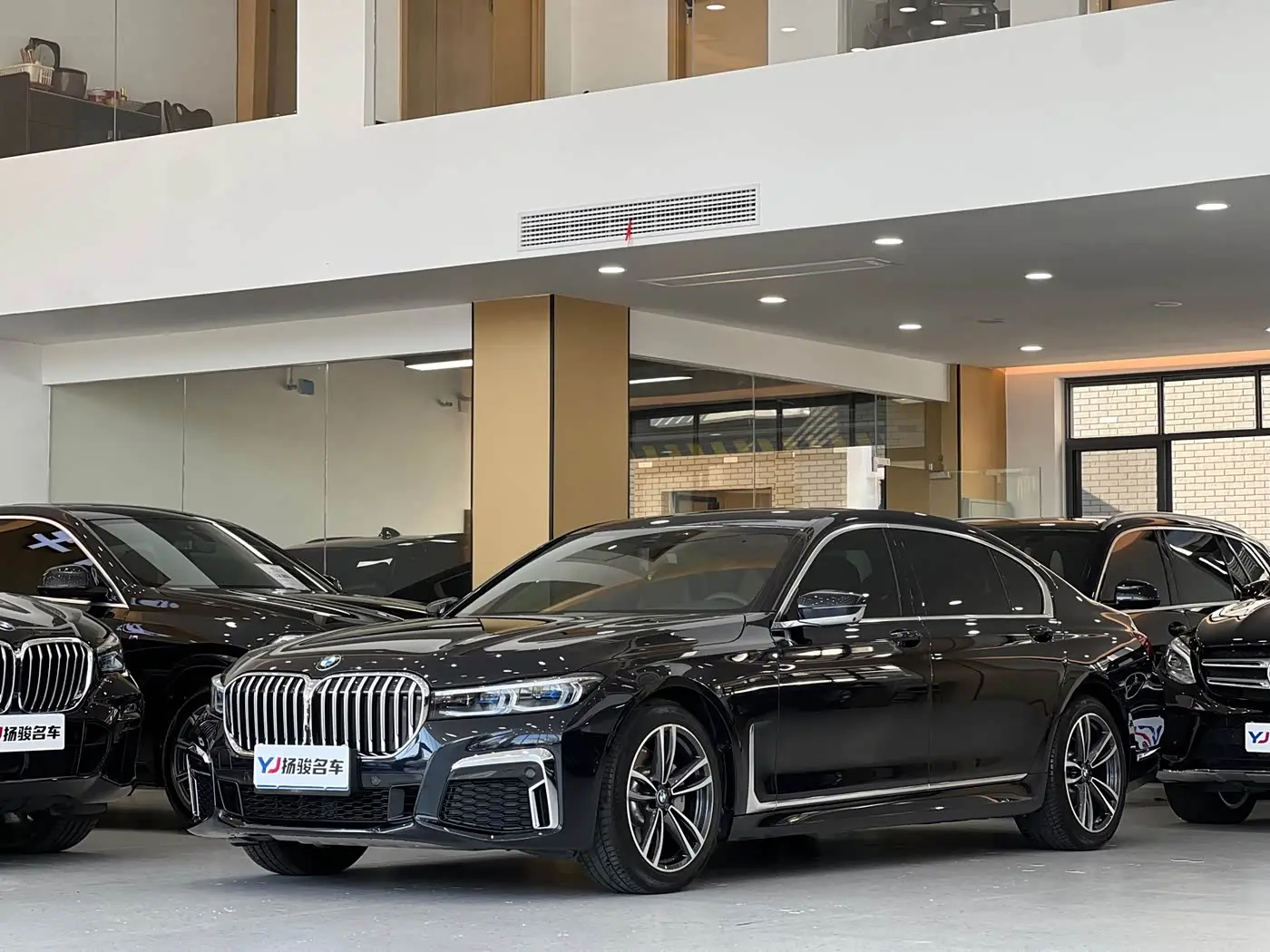 BMW 7 Series 2019 — Фото 1/13