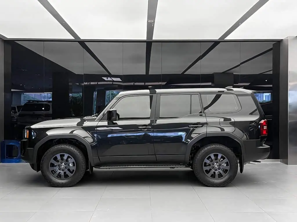 Toyota Prado 2025 — Photo 3/11