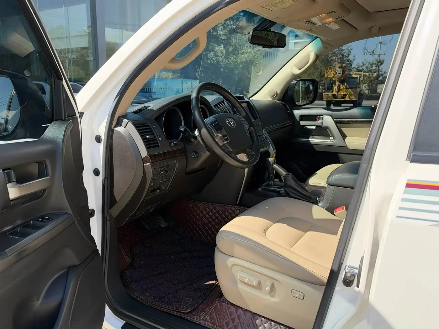 Toyota Land Cruiser 2010 — Photo 4/9