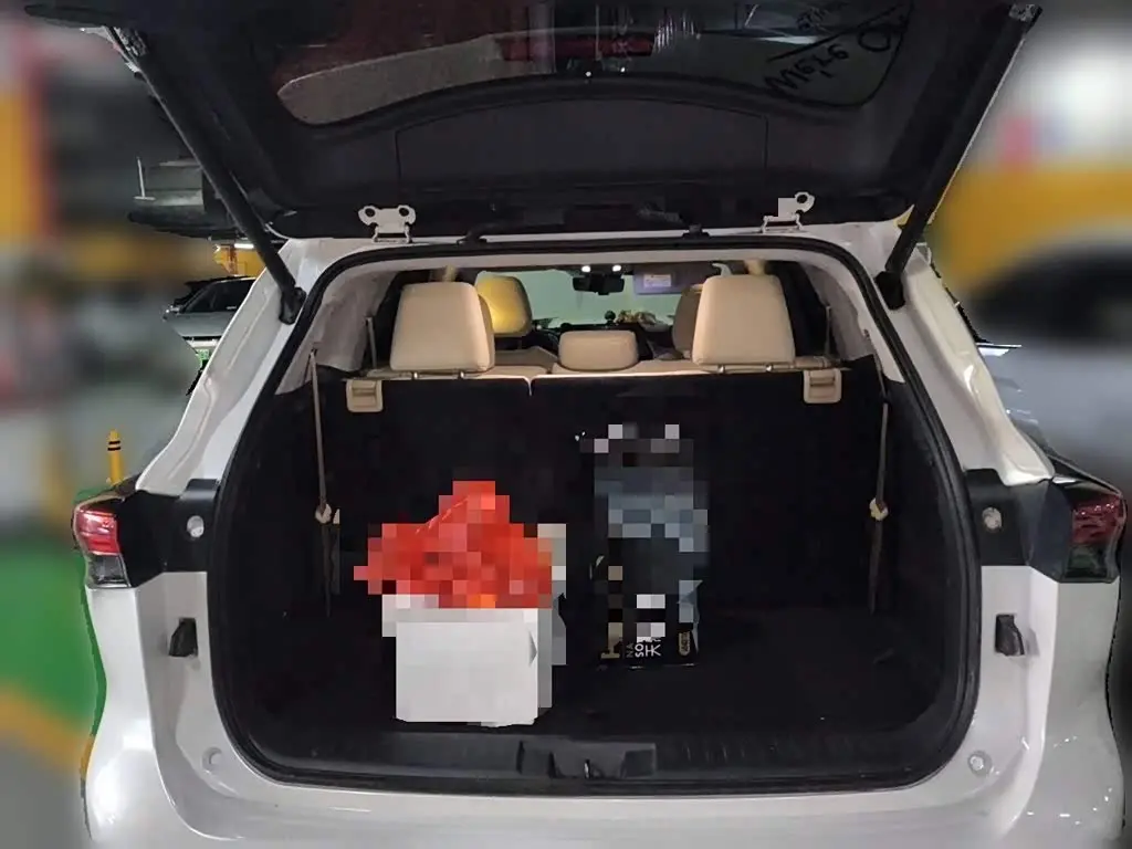 Toyota Highlander 2022 — Photo 10/20