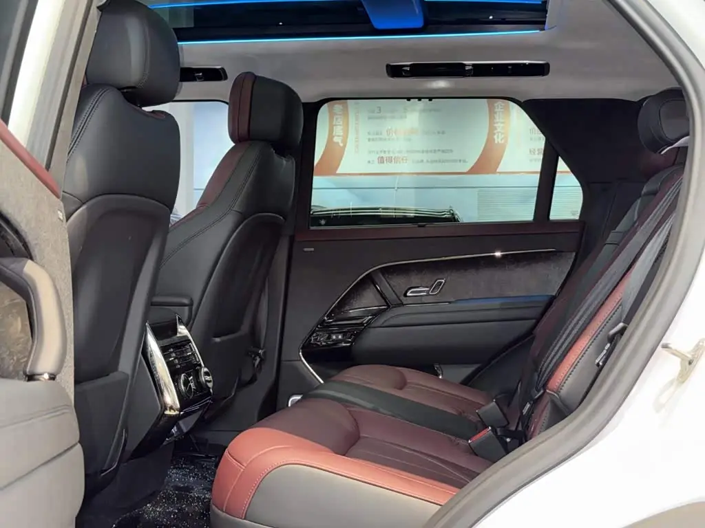 Land Rover Range Rover Sport 2024 — Фото 15/20