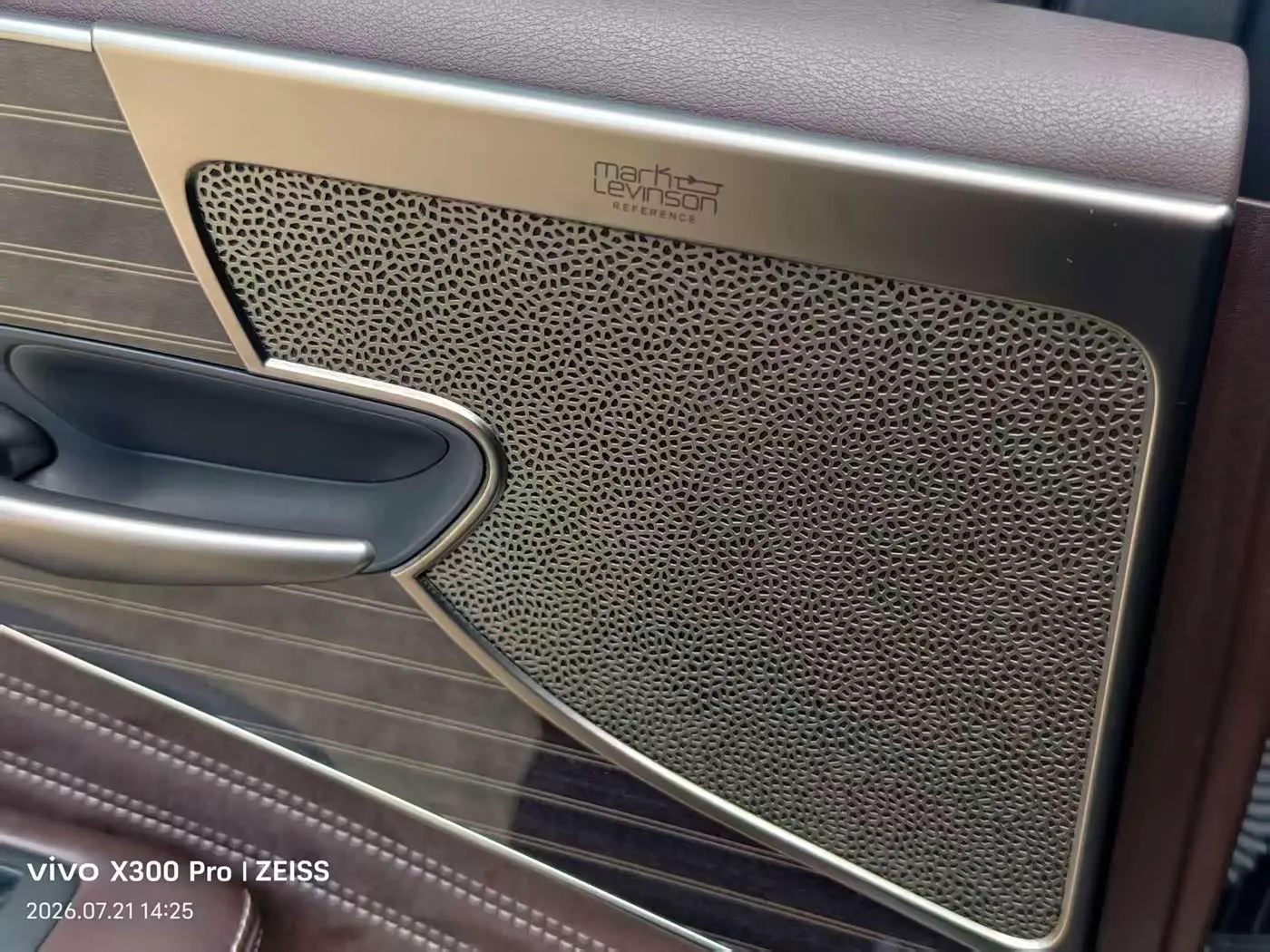 Lexus LS 2020 — Фото 10/15