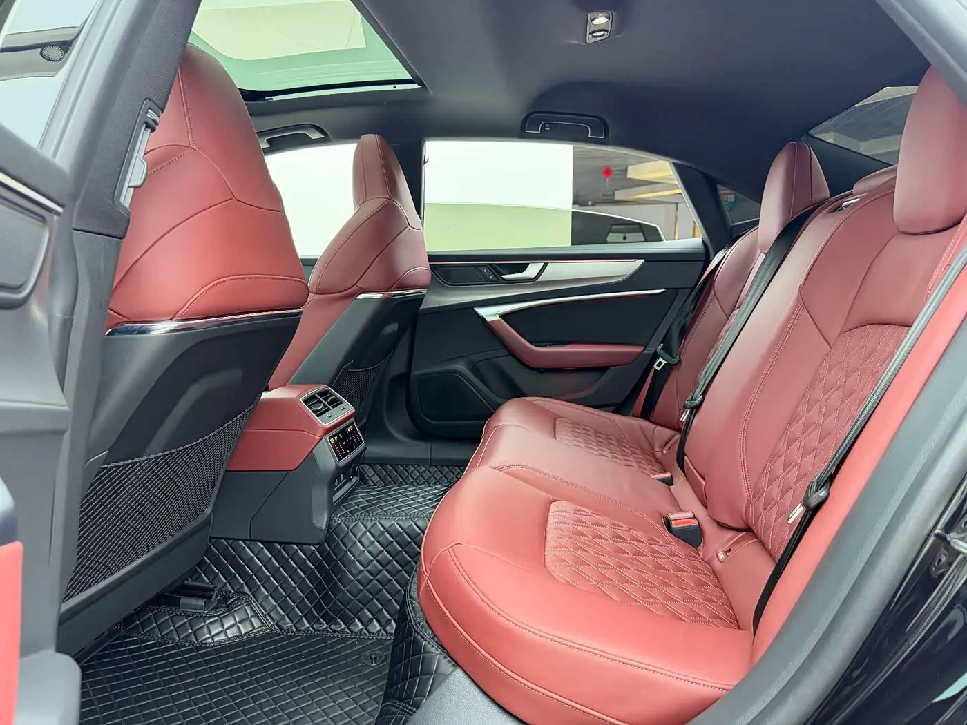 Audi A7L 2024 — Photo 8/20