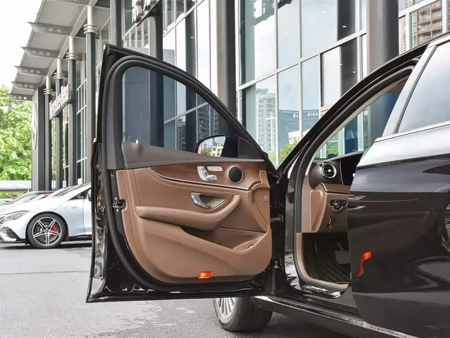 Mercedes-Benz E-Class 2023 — ფოტო 13/20