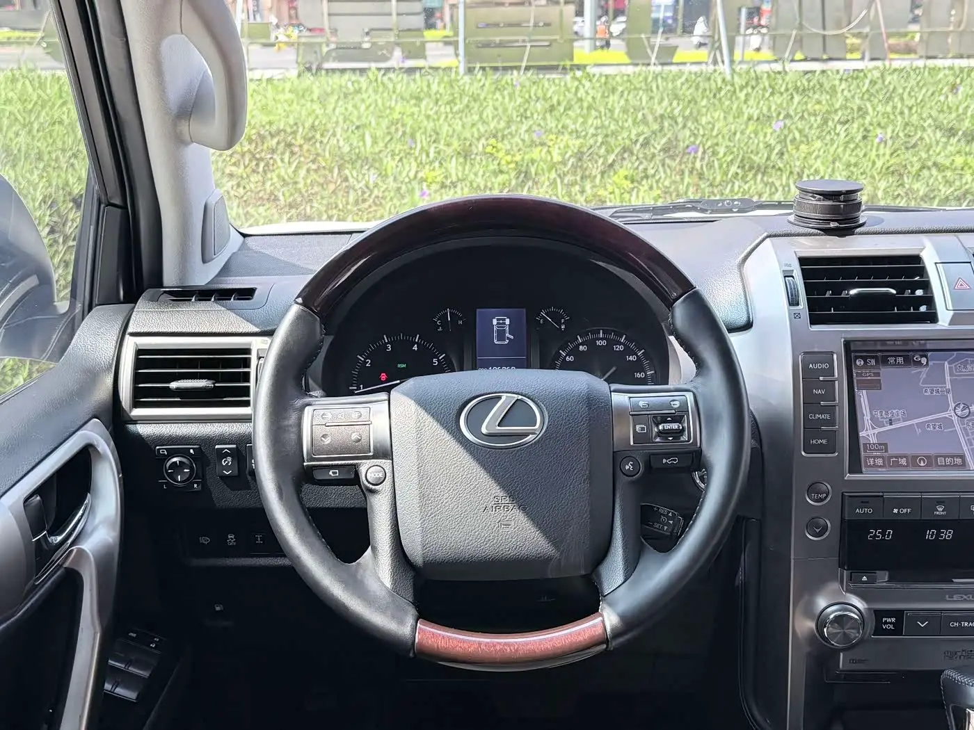 Lexus GX 2017 — Şəkil 10/20