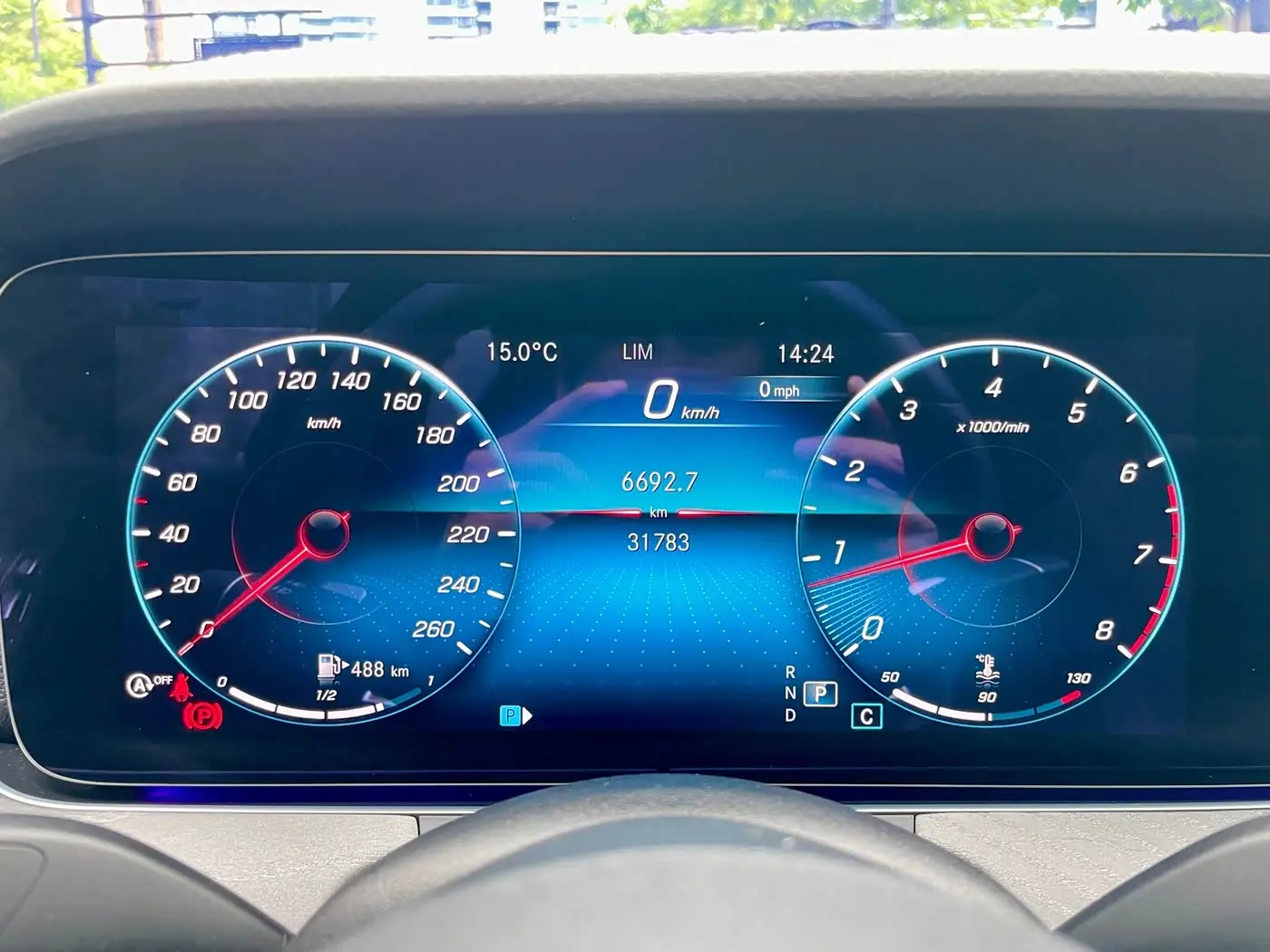 Mercedes-Benz E-Class 2023 — Photo 19/19