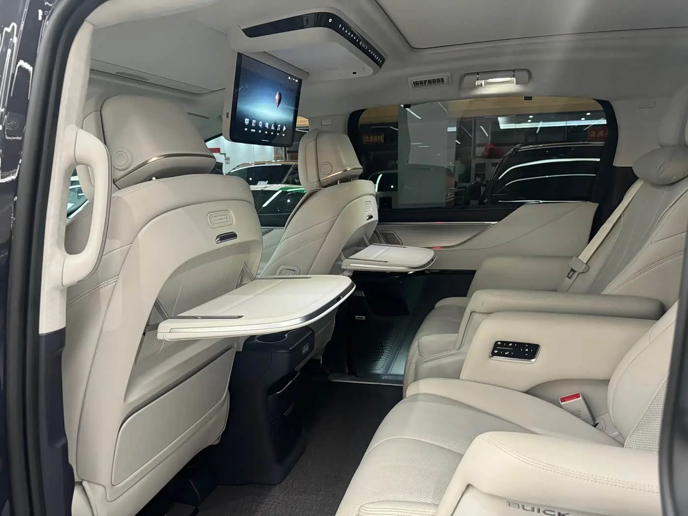 Buick GL8 New Energy 2025 — Photo 10/11