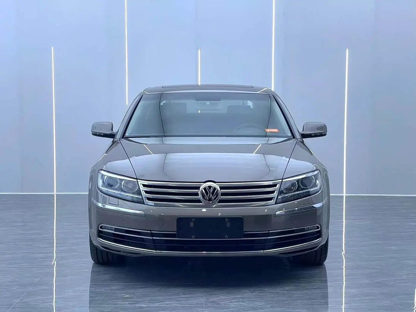 Volkswagen Phaeton 2017 — Photo 2/15