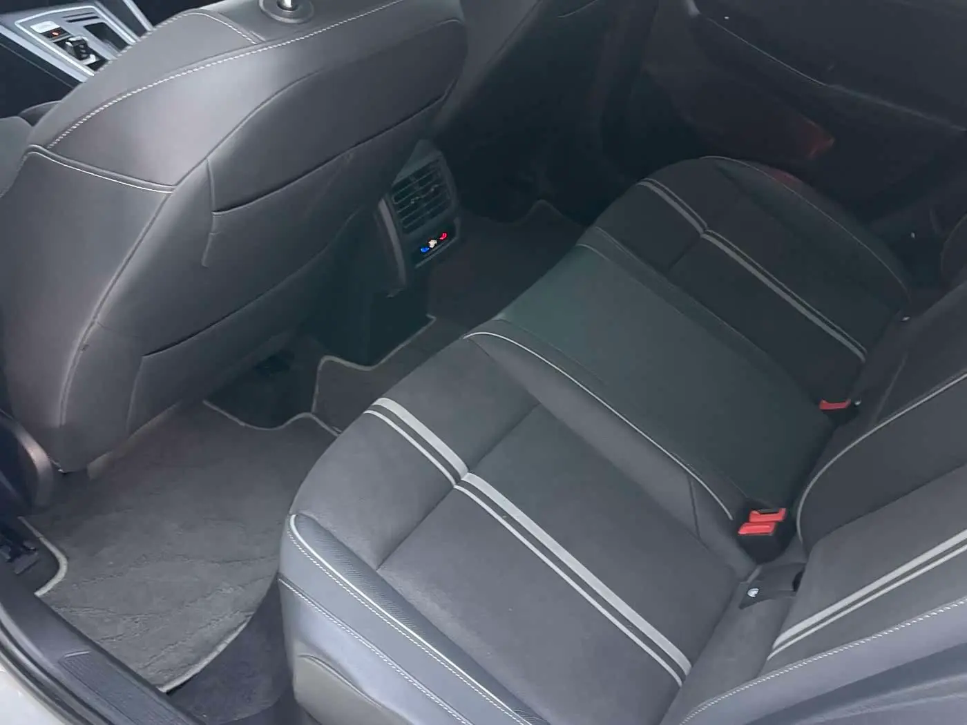 Volkswagen Golf 2023 — Photo 11/20