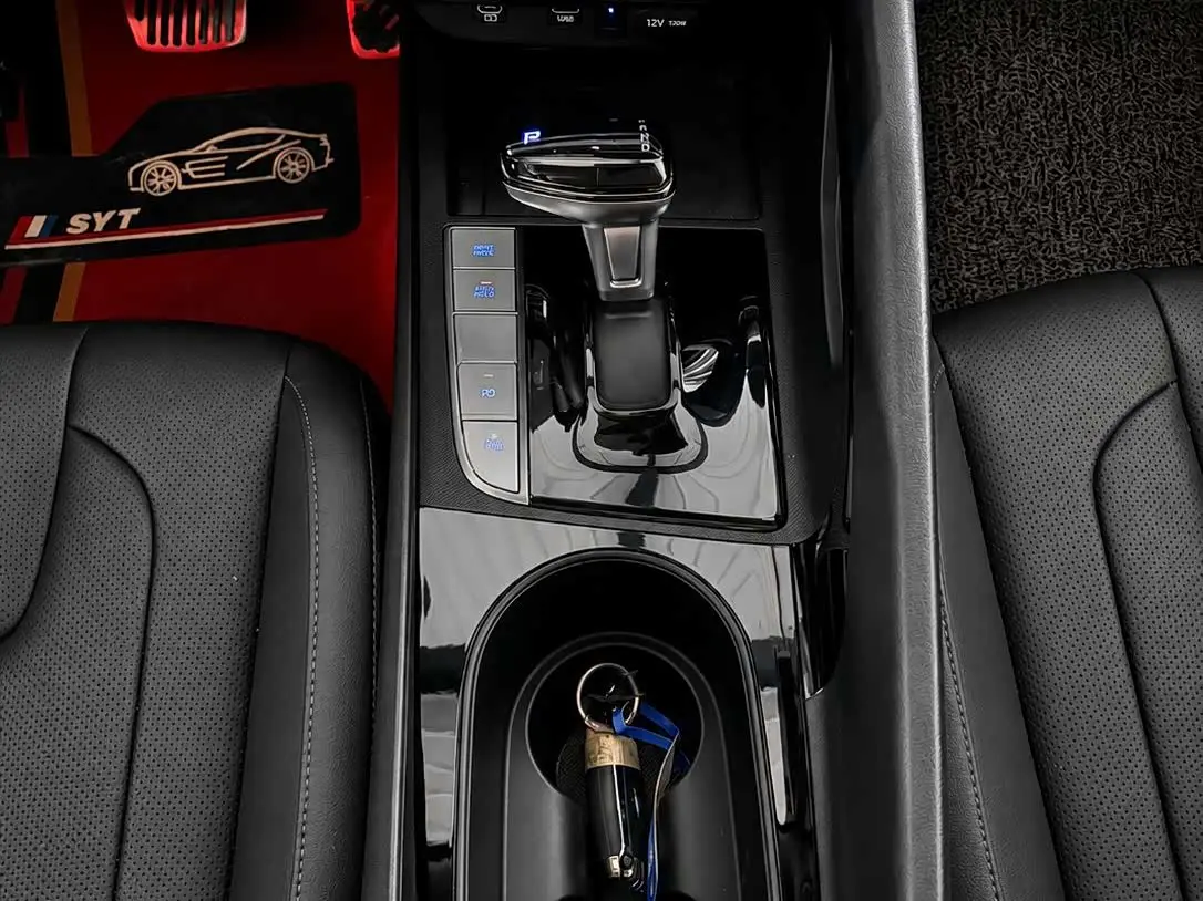 Hyundai Elantra 2023 — Photo 15/20