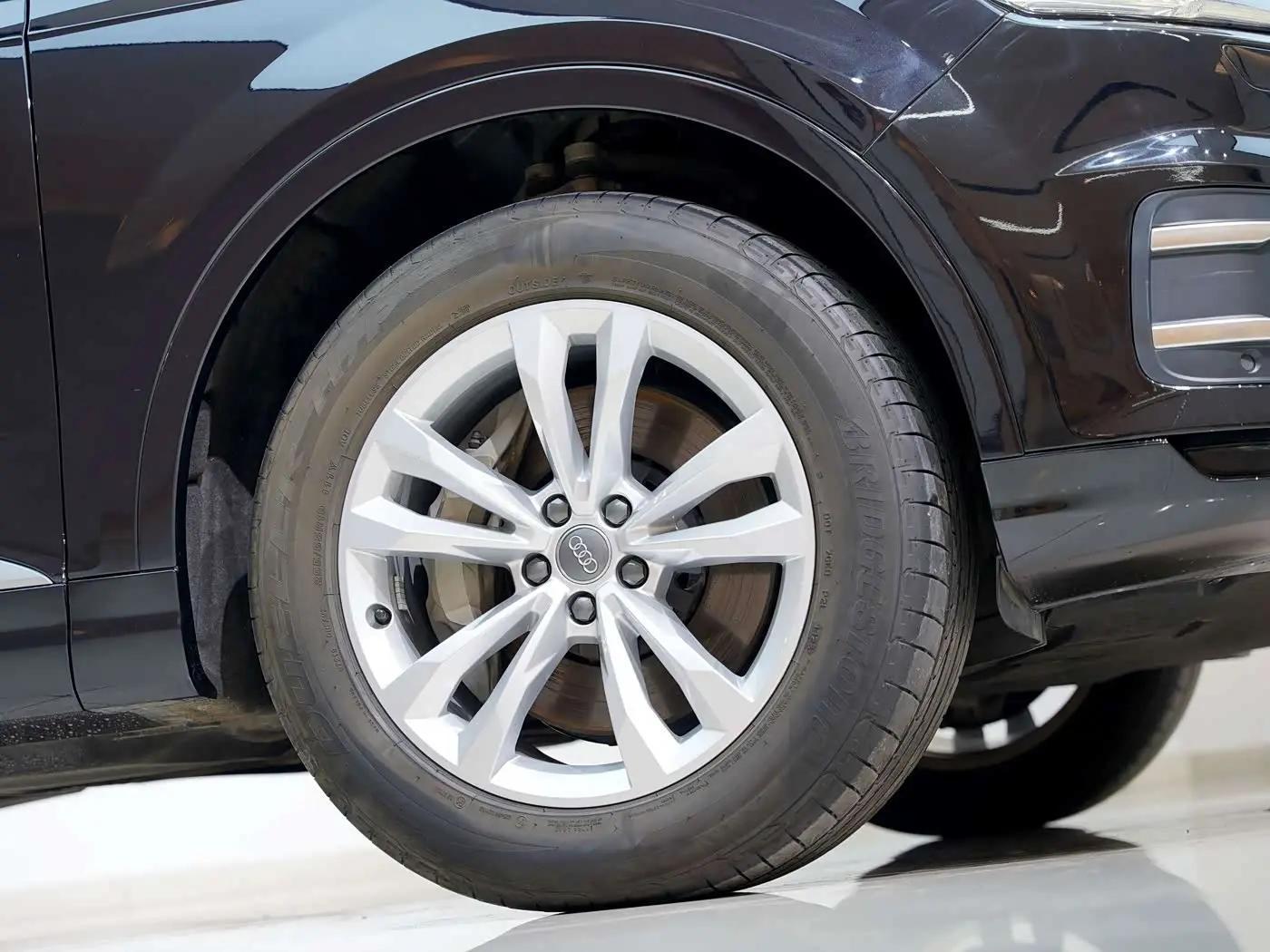 Audi Q7 2019 — Photo 9/20