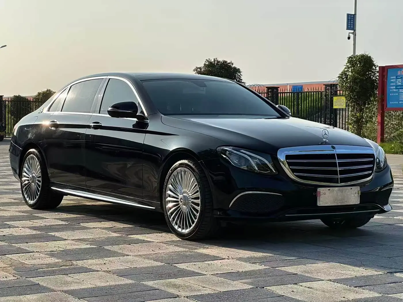 Mercedes-Benz E-Class 2019 — Photo 3/10