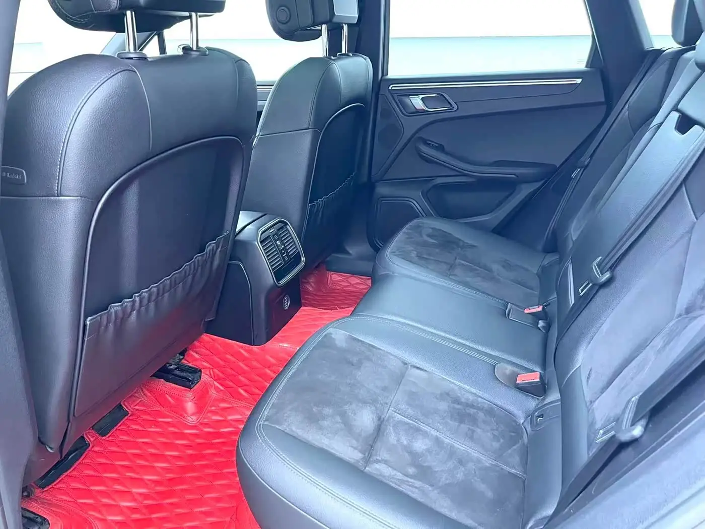 Porsche Macan 2019 — Photo 6/15