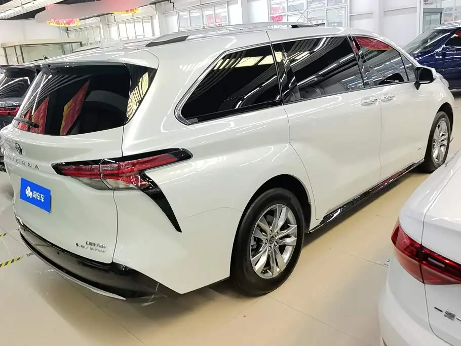 Toyota Sienna 2025 — Photo 3/16