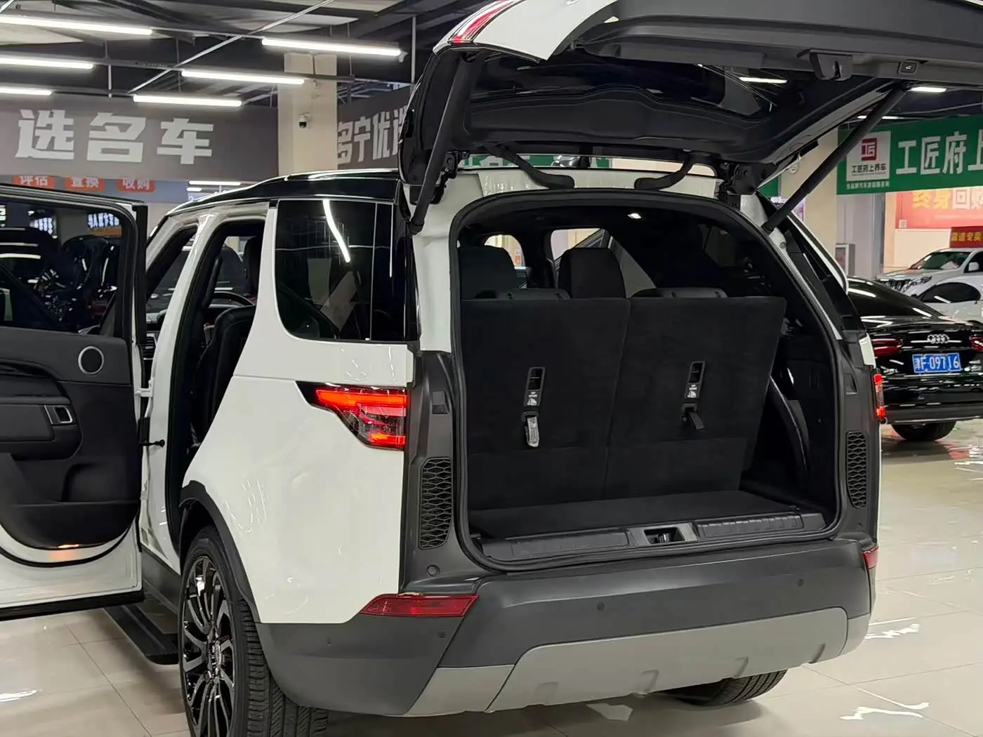 Land Rover Discovery 2019 — Şəkil 16/17