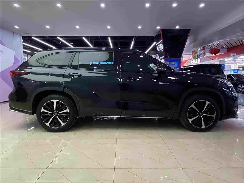 Toyota Crown Kluger 2024 — Photo 15/18