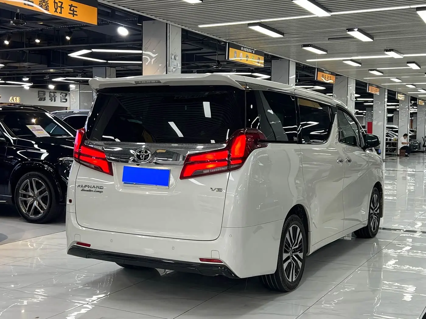 Toyota Alphard 2018 — Фото 9/10