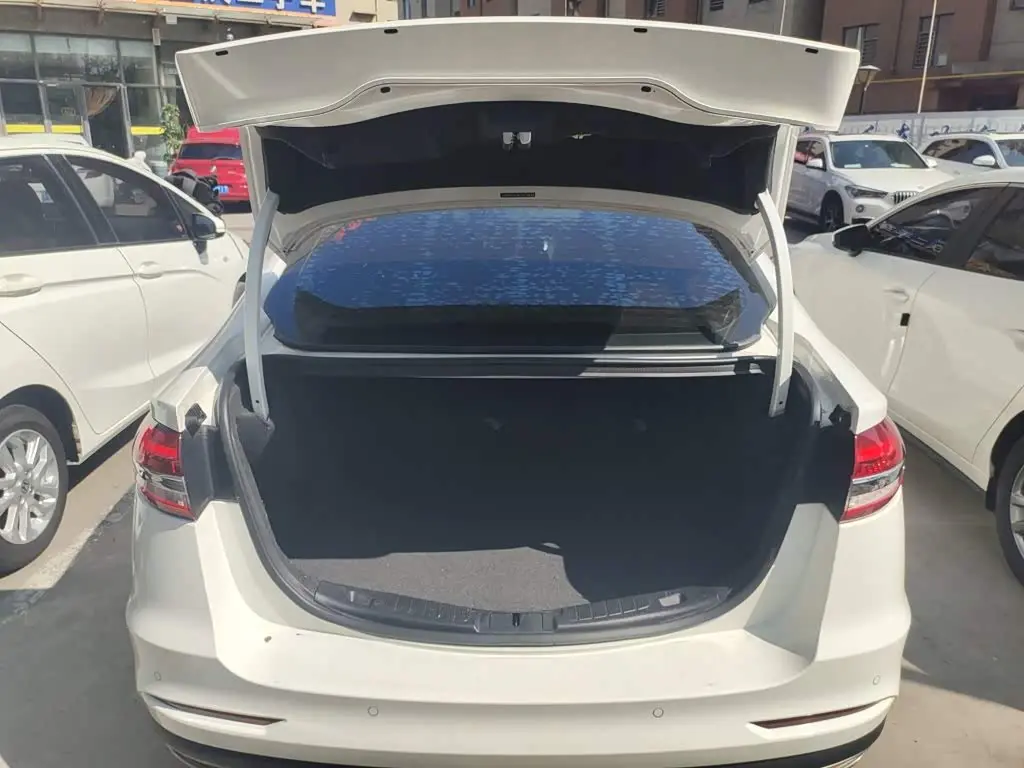 Ford Mondeo 2021 — ფოტო 15/20