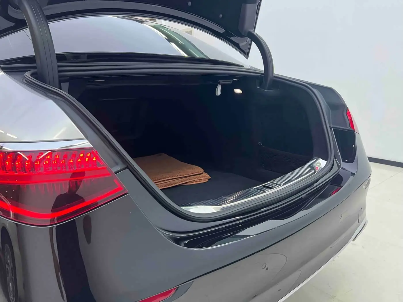 Mercedes-Benz S-Class 2024 — Photo 20/20