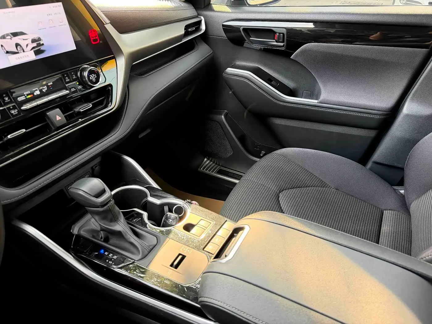Toyota Highlander 2024 — Photo 9/15