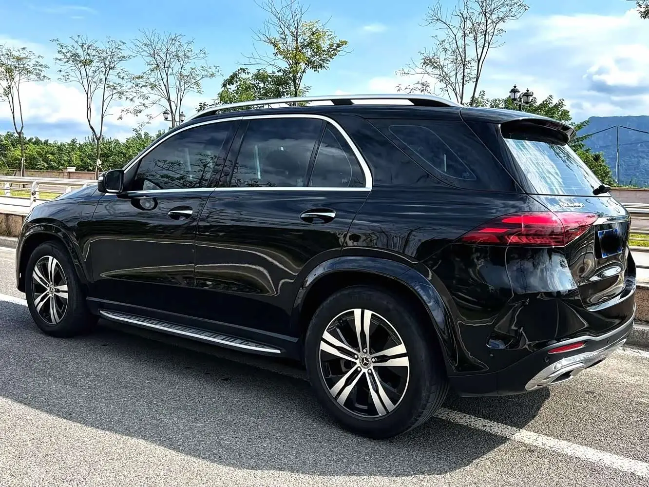 Mercedes-Benz GLE 2023 — Photo 4/8