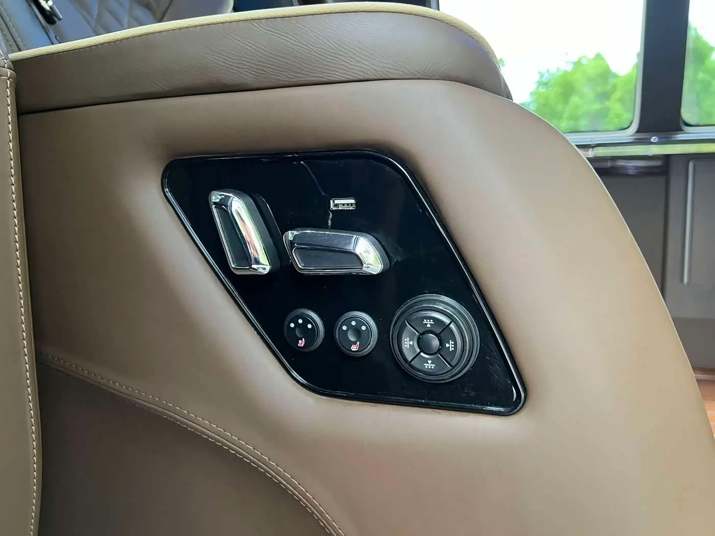GMC Savana 2018 — Photo 15/20