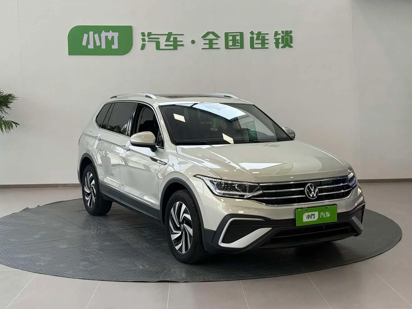 Volkswagen Tiguan L 2023 — Photo 6/20