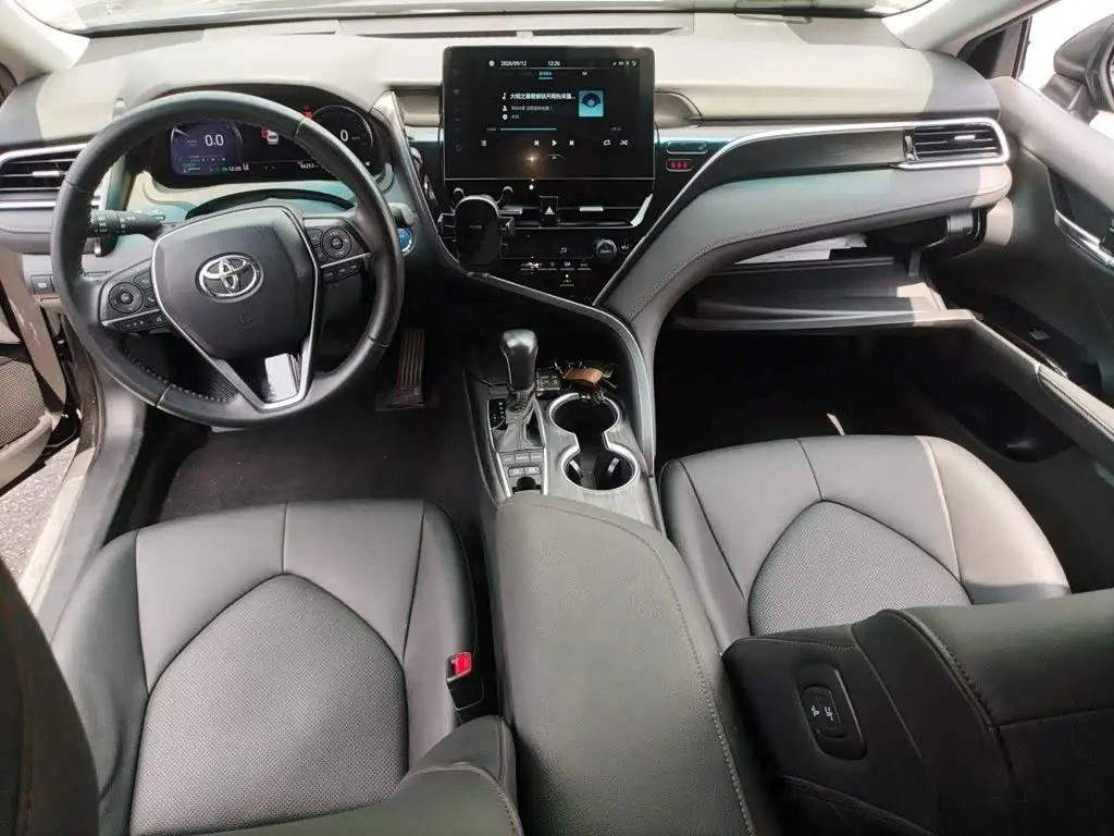Toyota Camry 2021 — Photo 10/20