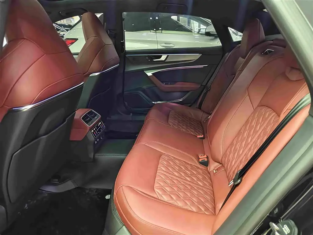 Audi A7L 2025 — Şəkil 11/18