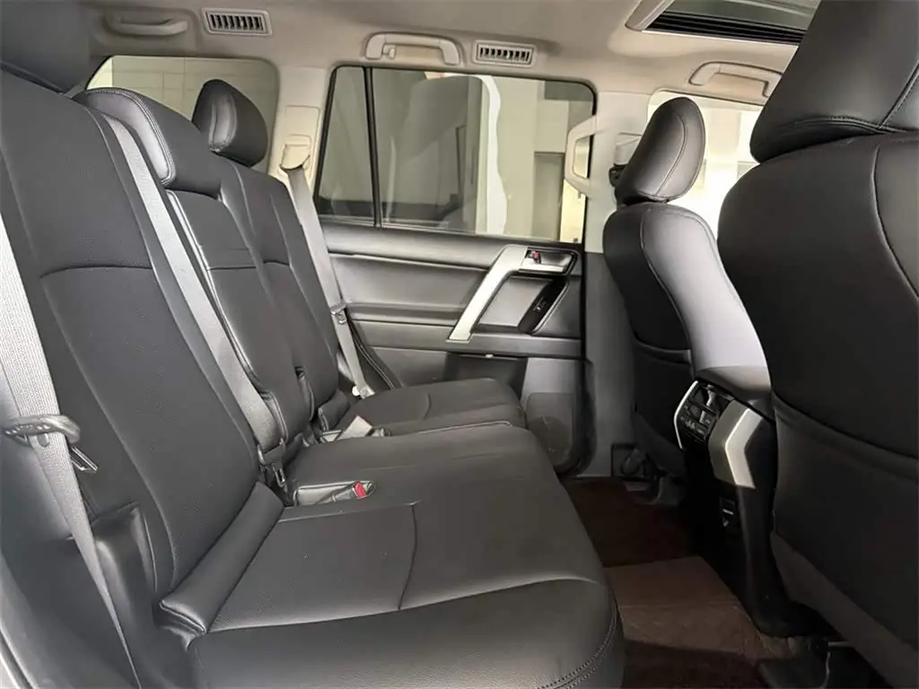 Toyota Prado 2019 — Photo 7/13