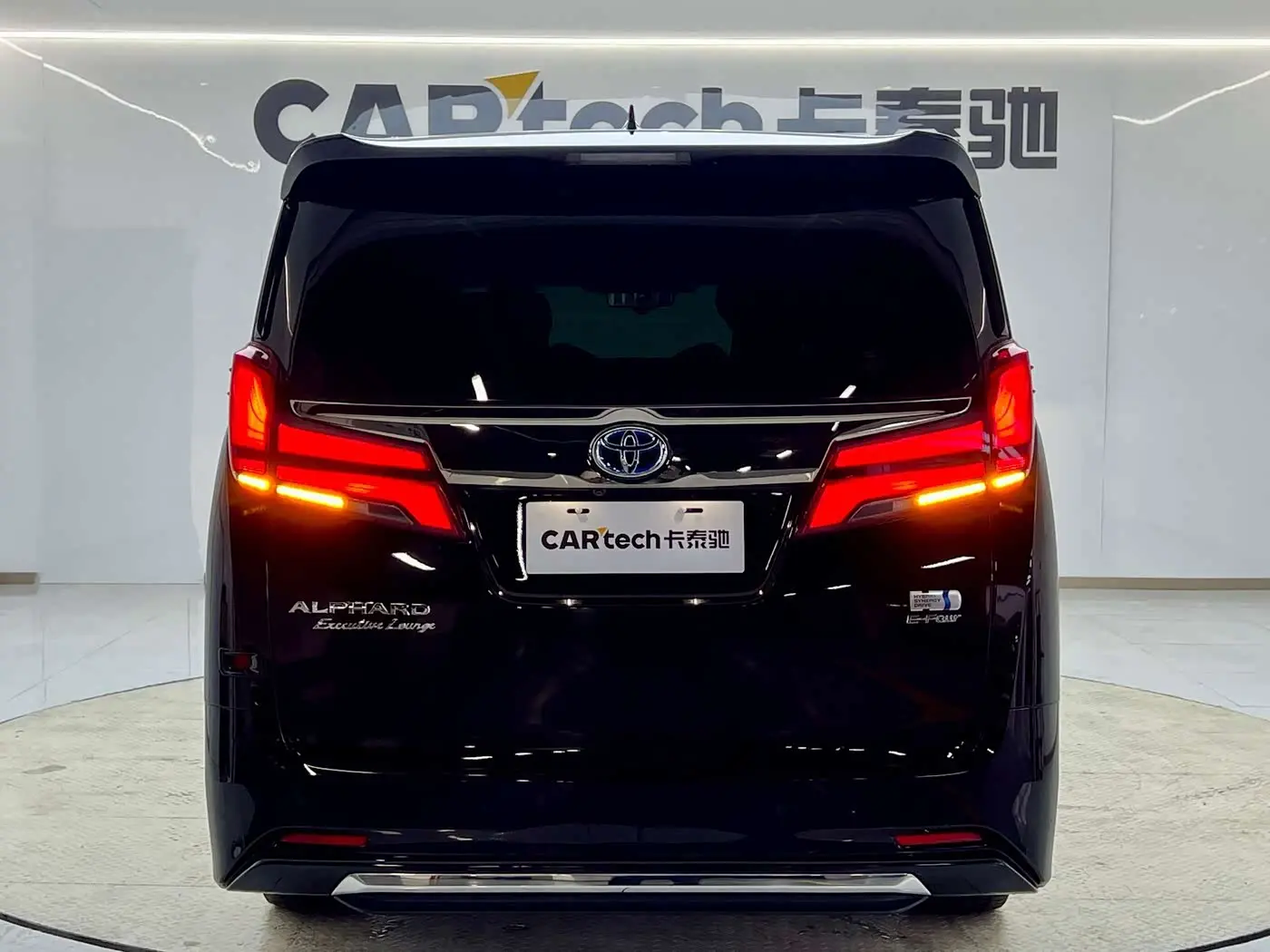 Toyota Alphard 2023 — Photo 5/20