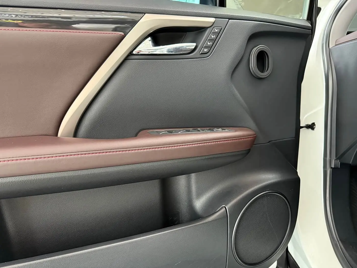 Lexus RX 2021 — Şəkil 15/17