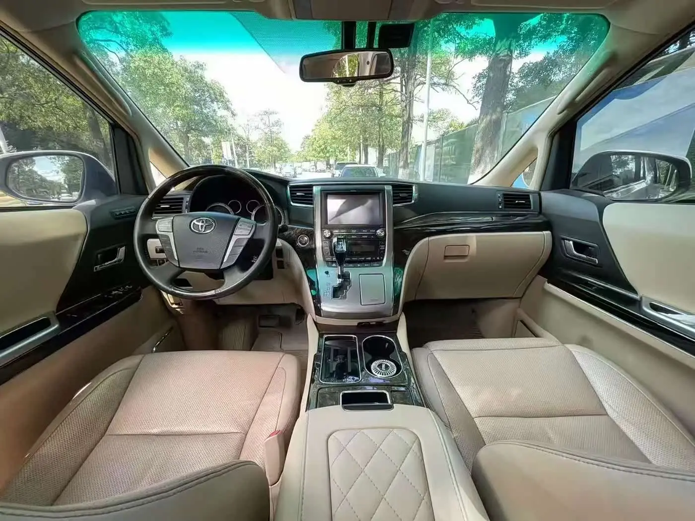 Toyota Alphard 2014 — Photo 4/10