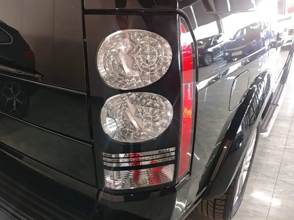Land Rover Discovery 2016 — Photo 8/20