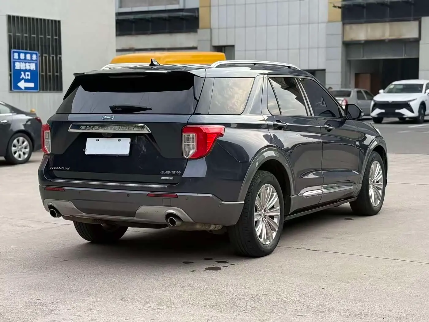 Ford Explorer 2020 — Photo 8/10