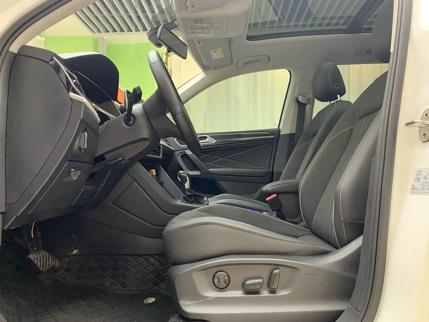 Volkswagen Tiguan L 2023 — Фото 8/18