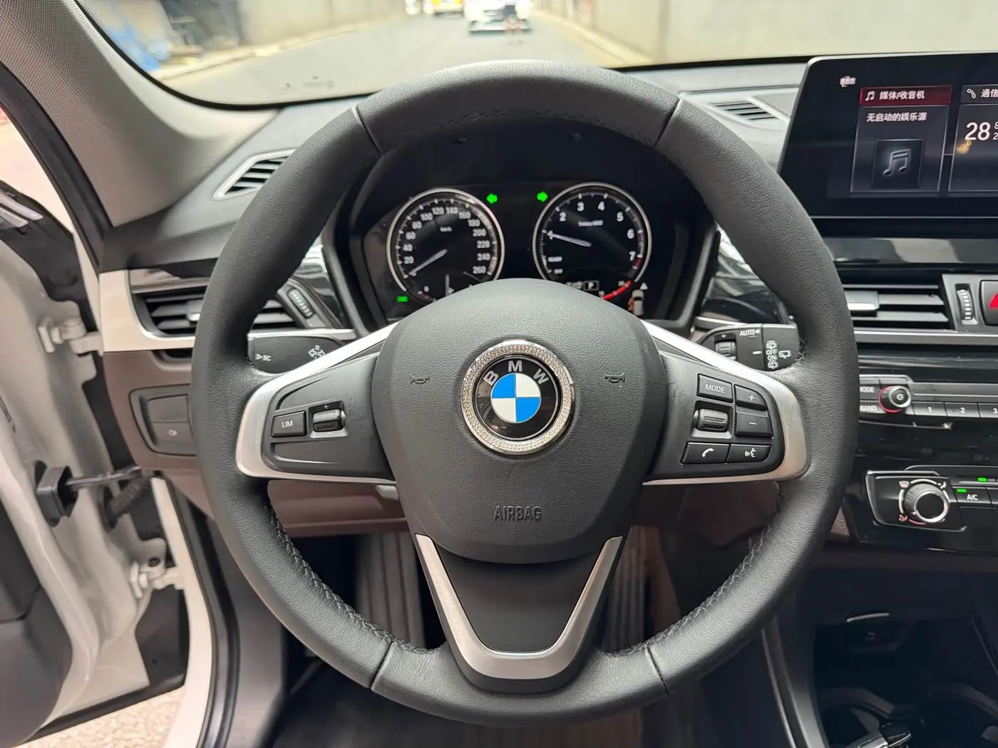 BMW X1 2023 — Фото 9/20
