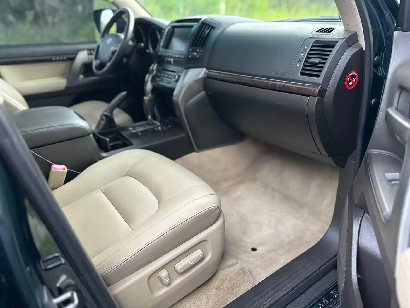 Toyota Land Cruiser 2010 — Photo 10/13