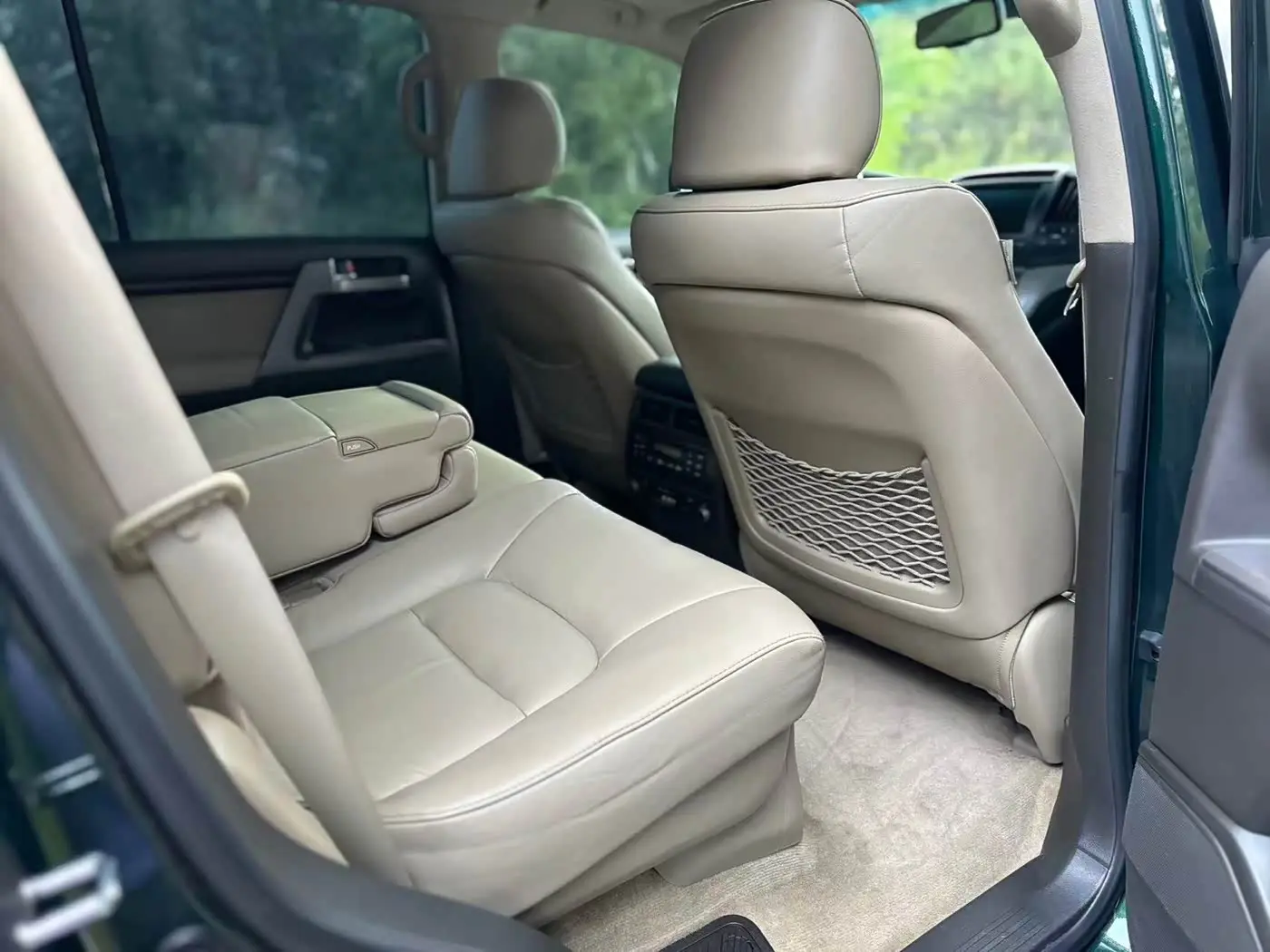 Toyota Land Cruiser 2010 — Photo 12/13
