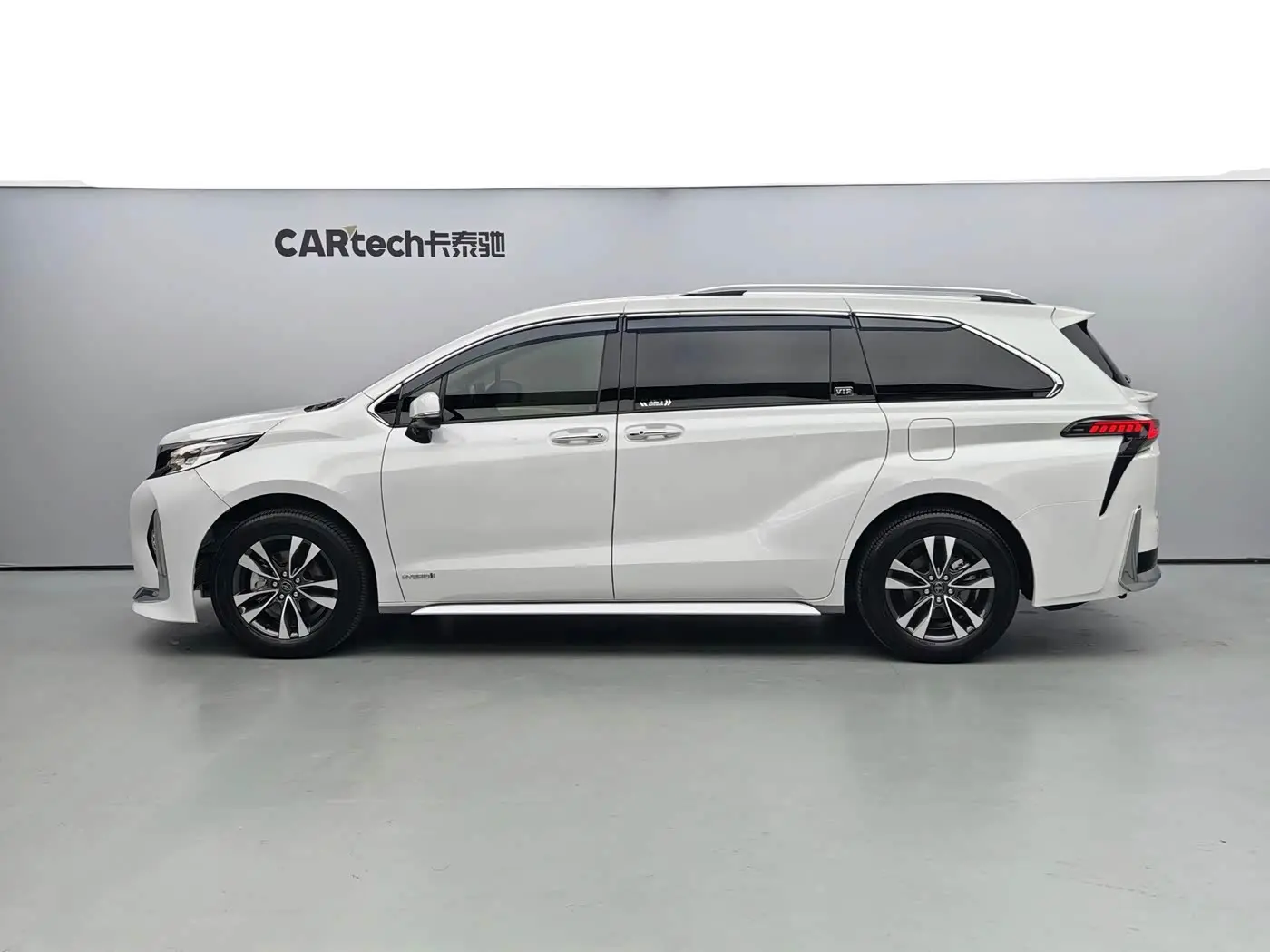 Toyota Sienna 2024 — Фото 3/20