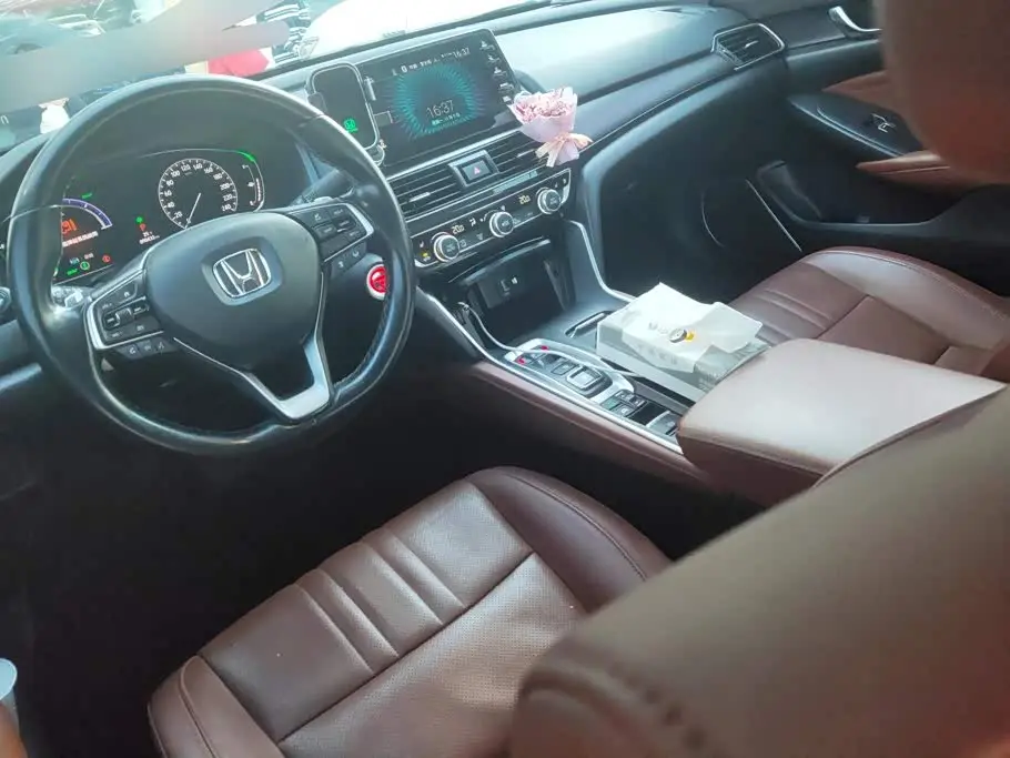 Honda Inspire 2019 — Photo 12/16