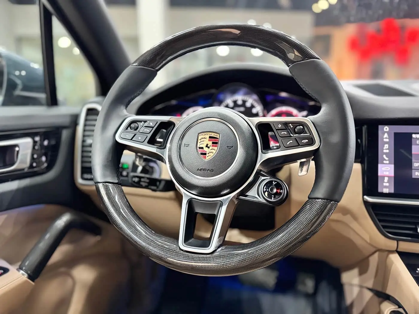 Porsche Cayenne New Energy 2019 — Photo 9/17