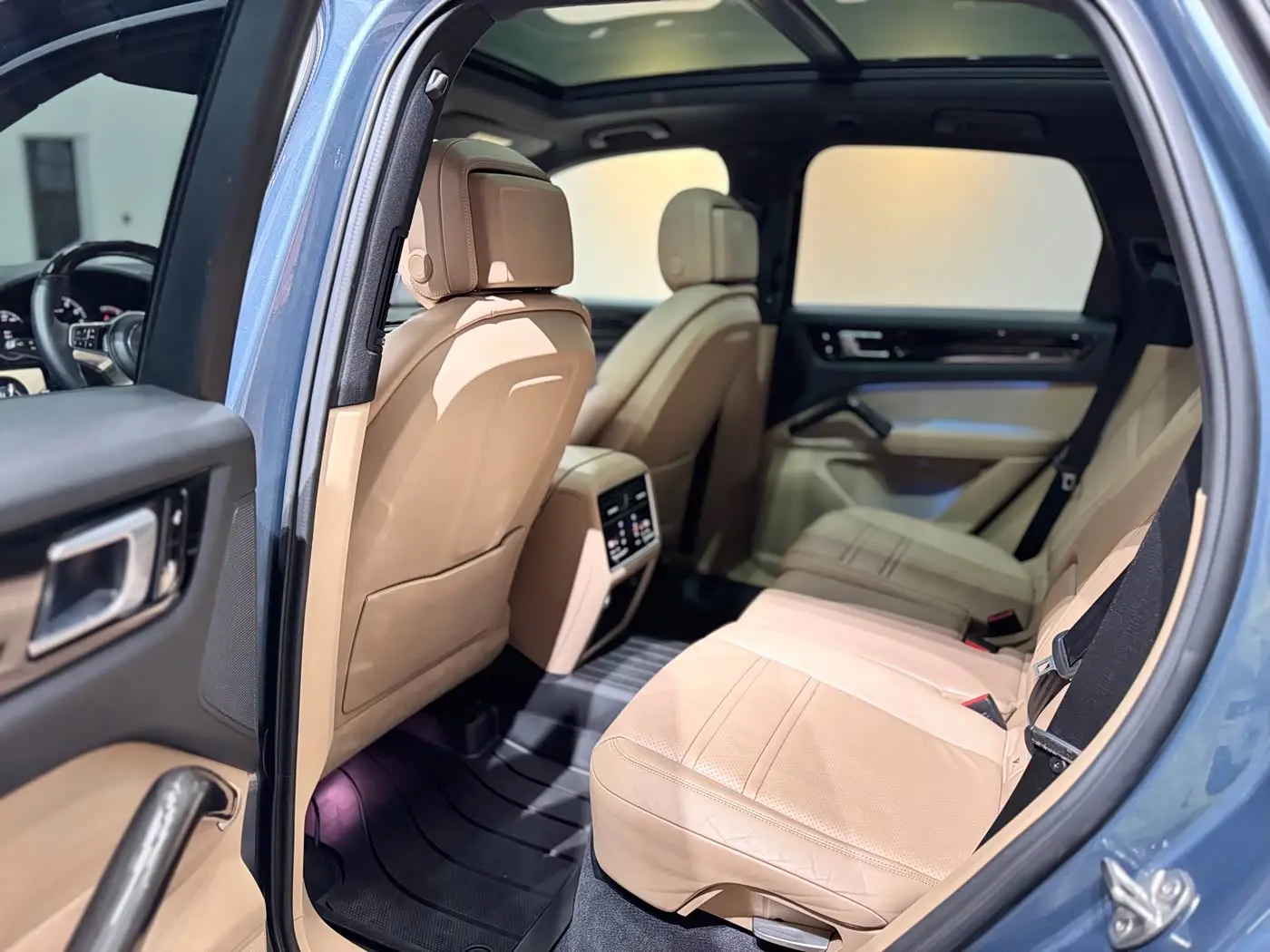 Porsche Cayenne New Energy 2019 — Photo 16/17