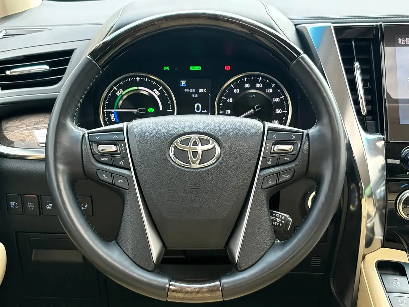 Toyota Alphard 2022 — Фото 10/17