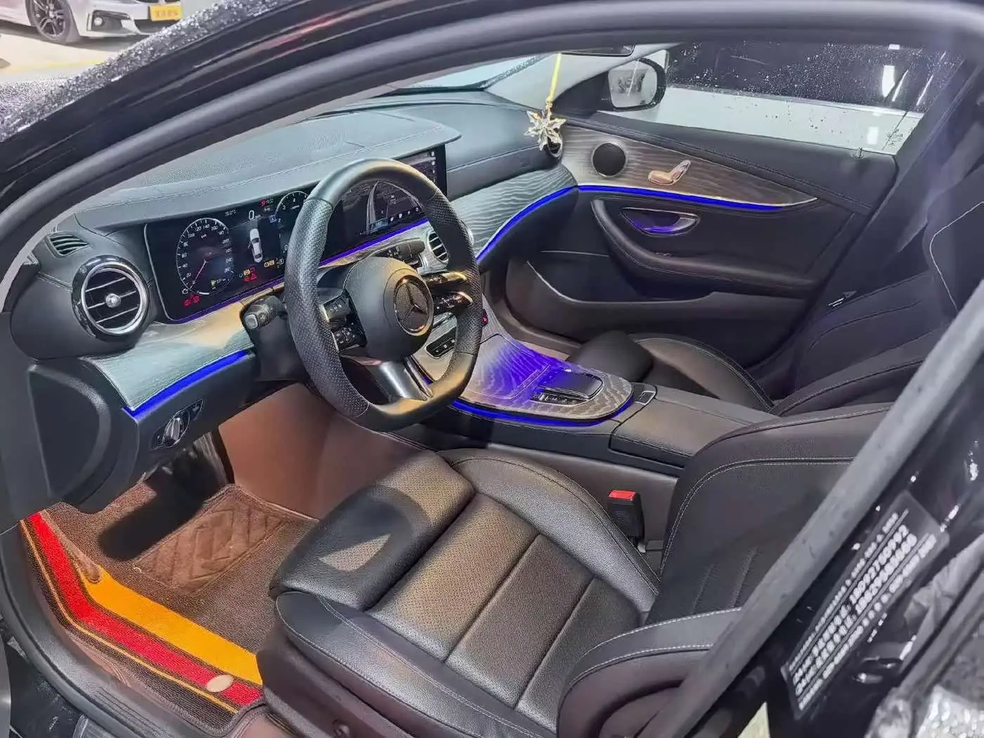 Mercedes-Benz E-Class 2023 — Photo 10/10