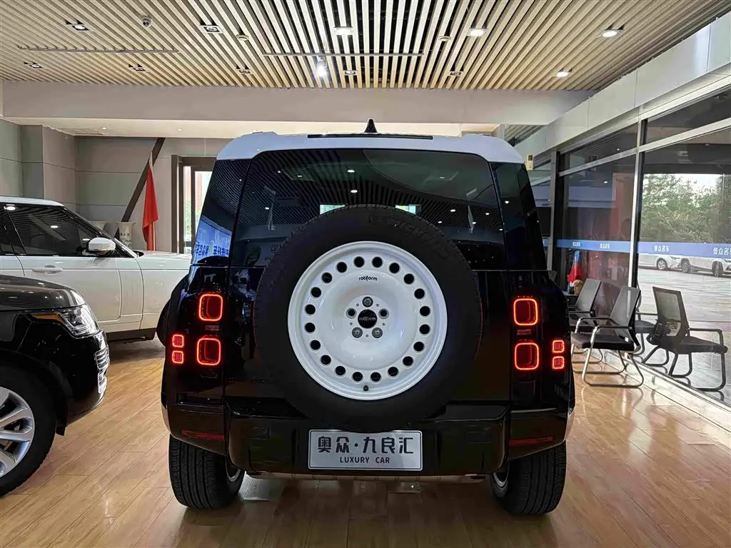 Land Rover Defender 2022 — Фото 9/9