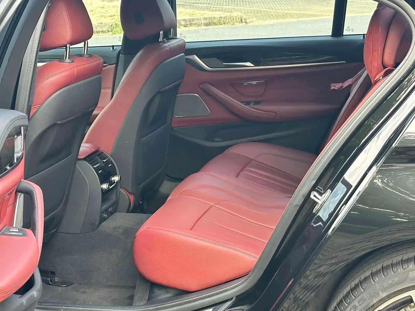 BMW 5 Series 2019 — Photo 9/20