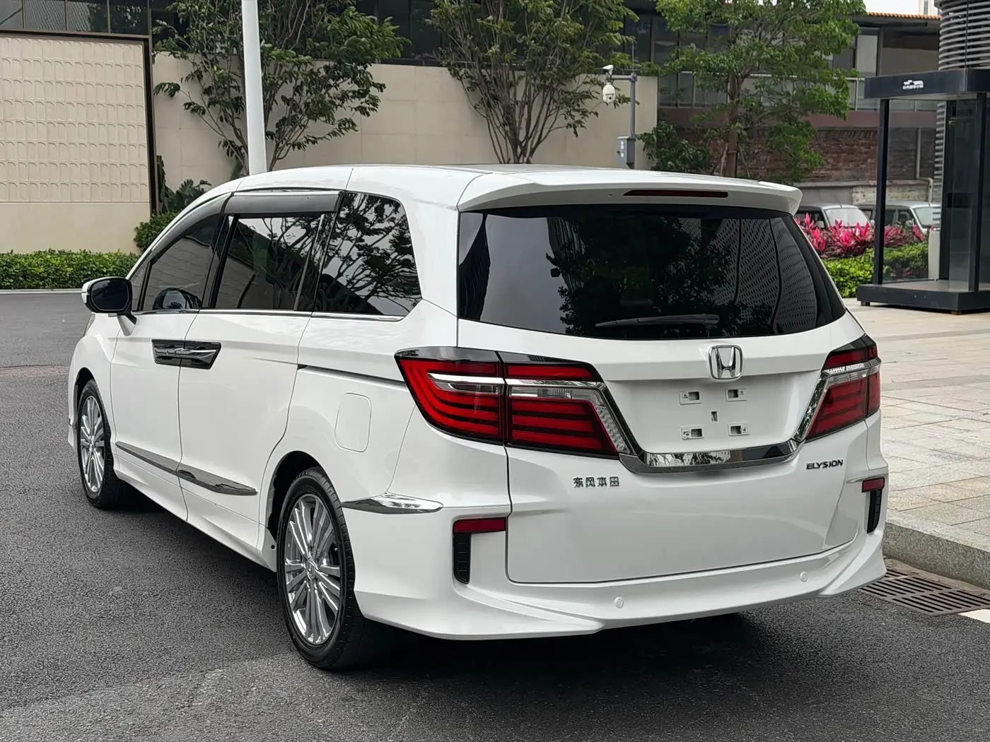 Honda Elysion 2018 — Фото 12/14