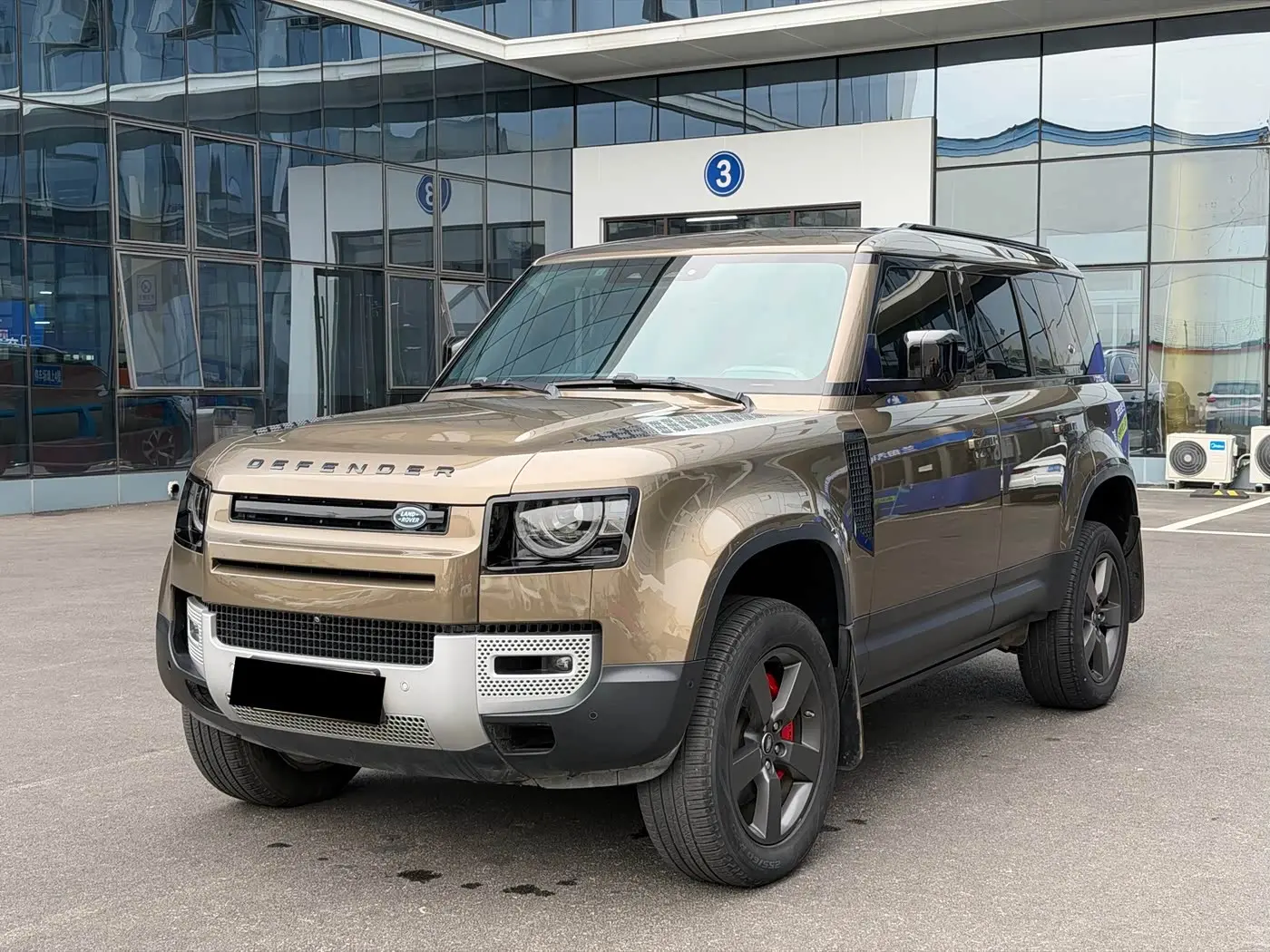 Land Rover Defender 2022 — Photo 2/14