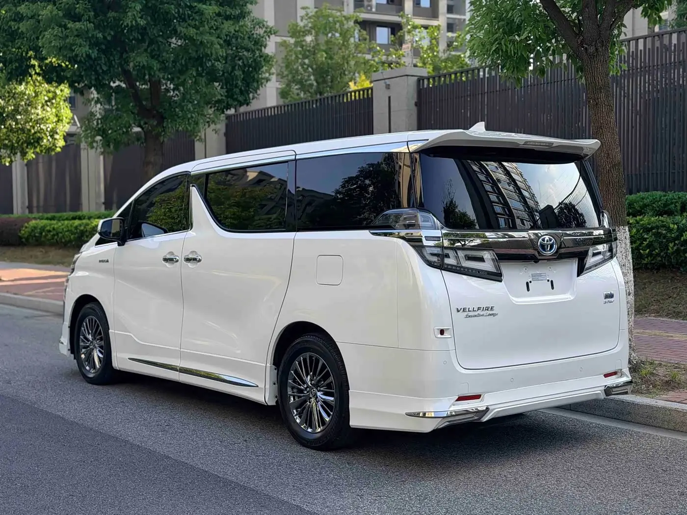 Toyota Vellfire 2020 — Photo 17/17